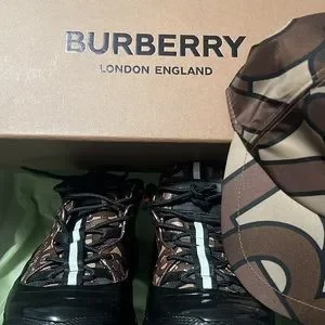 Burberry | Accessories | Burberry 825084 Tb Monogram Hat Cap  display picture 1